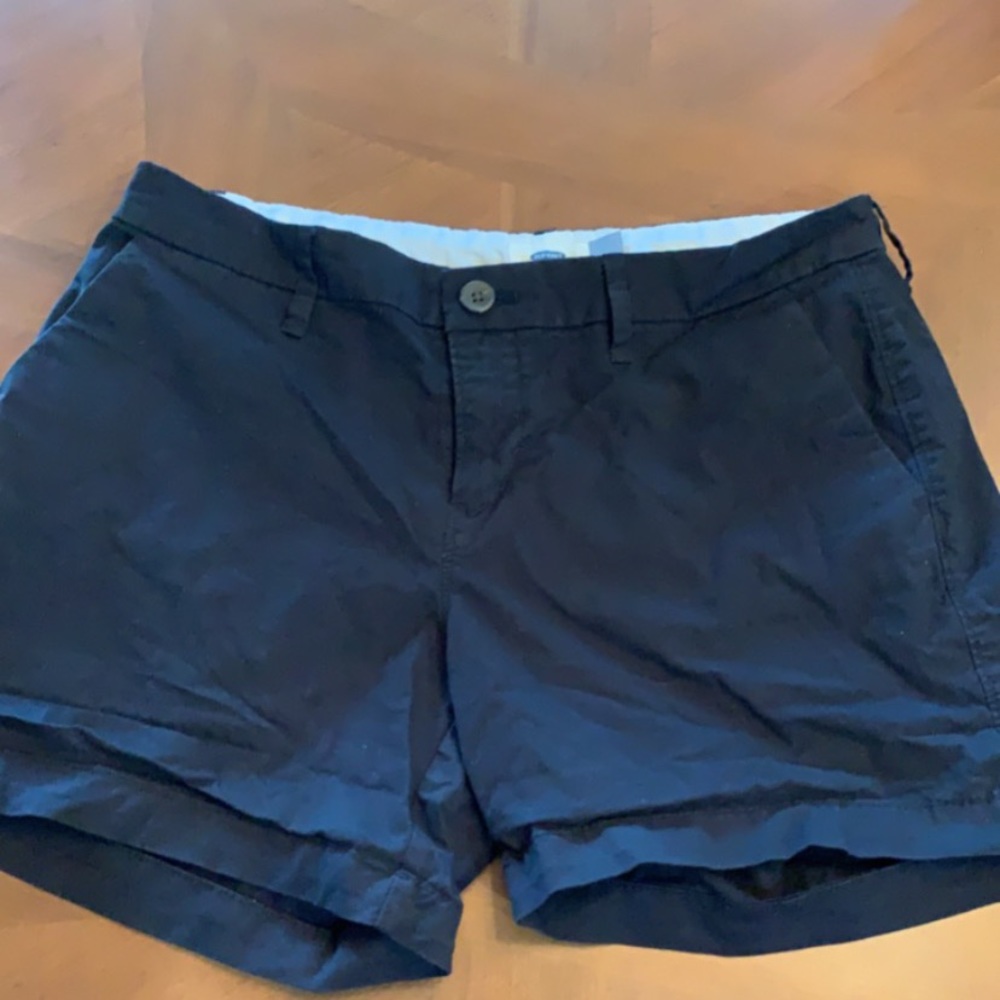 Old navy size 4 shorts. Like new. Mid rise shorts